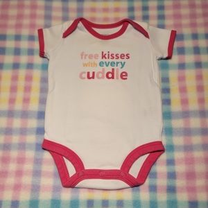 CARTER'S ♡ Adorable Pink Trim "FREE KISSES WITH EVERY CUDDLE" Bodysuit Onesie NB